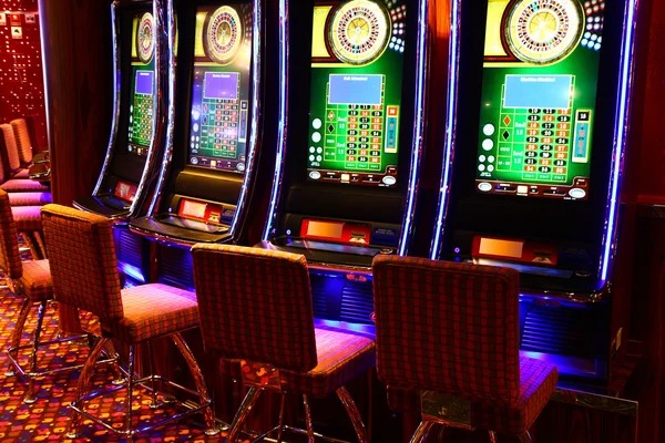 papatogel login platform interface showing football, live-dealer, and esports markets on mobile